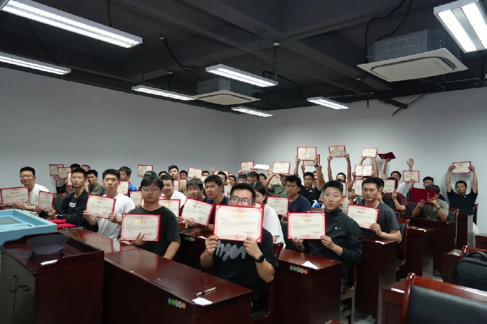 企業(yè)動態(tài)丨2025年江蘇省“政校企”合作培訓(xùn)班暨南京市退役軍人無人機飛控師特色培訓(xùn)圓滿收官！